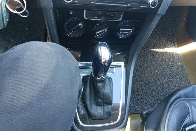 Used Volkswagen Bora 2013 1.6L Automatic Comfort Model Gear Lever
