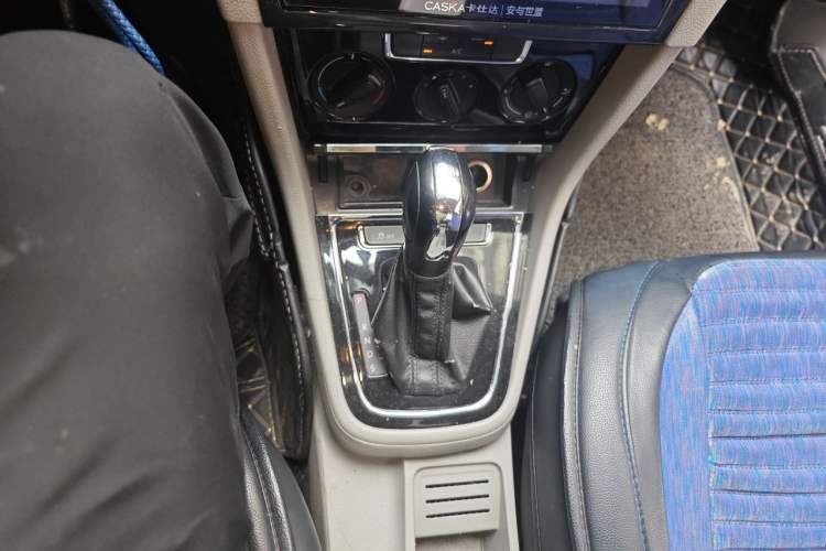 Used Volkswagen Bora 2013 1.6L Automatic Fashion Model Gear Lever