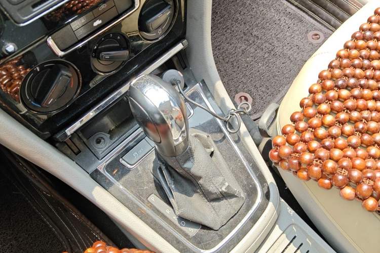 Used Volkswagen Bora 2013 1.6L Automatic Fashion Model Gear Lever