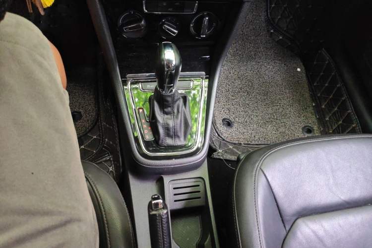 Used Volkswagen Bora 2013 1.6L Automatic Comfort Model Gear Lever