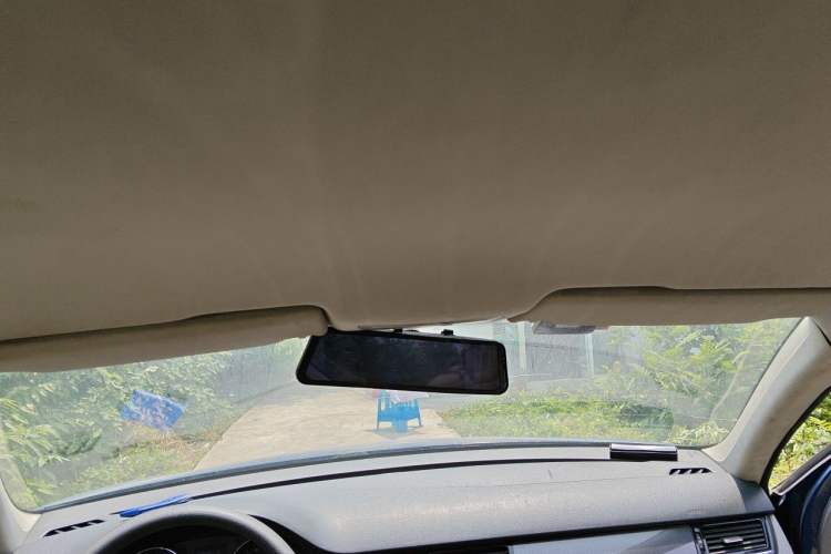 Used Volkswagen Bora 2013 1.6L Automatic Fashion Model Headliner