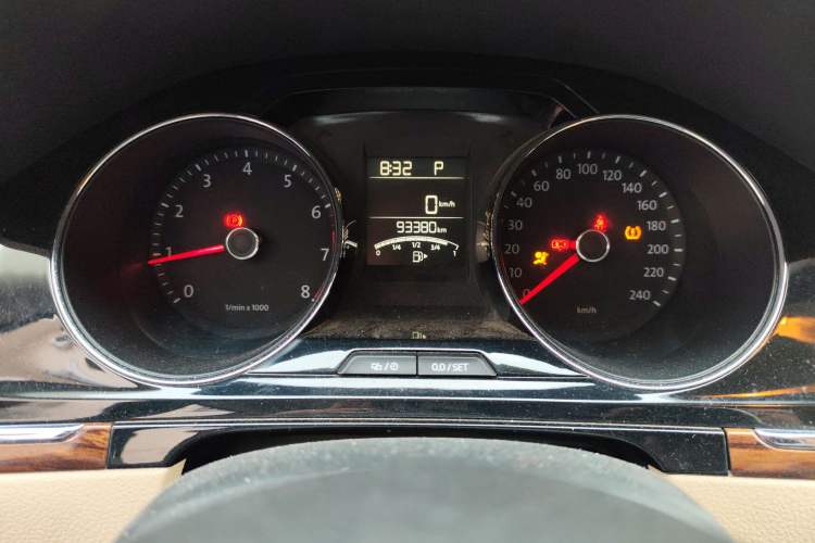 Used Volkswagen Bora 2013 1.6L Automatic Luxury Model Instrument Cluster