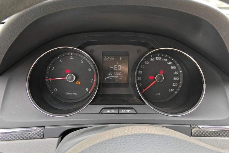 Used Volkswagen Bora 2013 1.6L Automatic Fashion Model Instrument Cluster