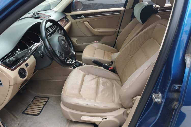 Used Volkswagen Bora 2013 1.6L Automatic Luxury Model Left Front Seat