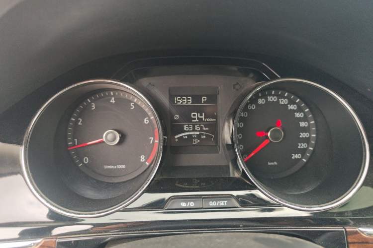 Used Volkswagen Bora 2013 1.4T Automatic Luxury Model Odometer Close Up