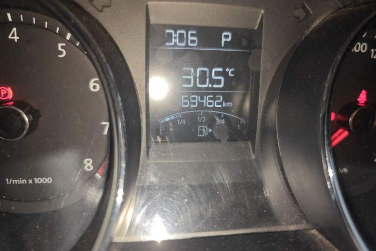 Used Volkswagen Bora 2013 1.6L Automatic Fashion Model Odometer Close Up
