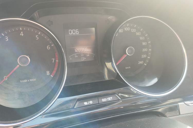 Used Volkswagen Bora 2013 1.4T Automatic Comfort Model Odometer Close Up