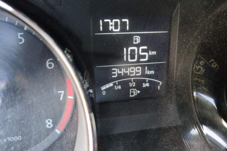 Used Volkswagen Bora 2013 1.4T Manual Comfort Model Odometer Close Up