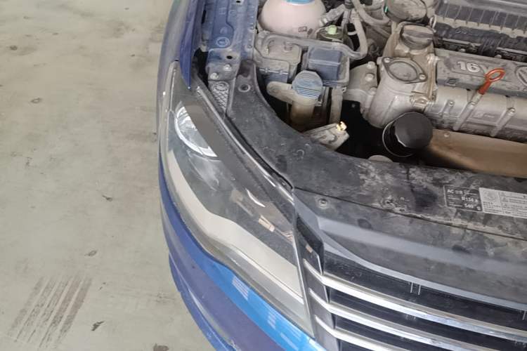 Used Volkswagen Bora 2013 1.6L Manual Comfort Model Right Front Headlight