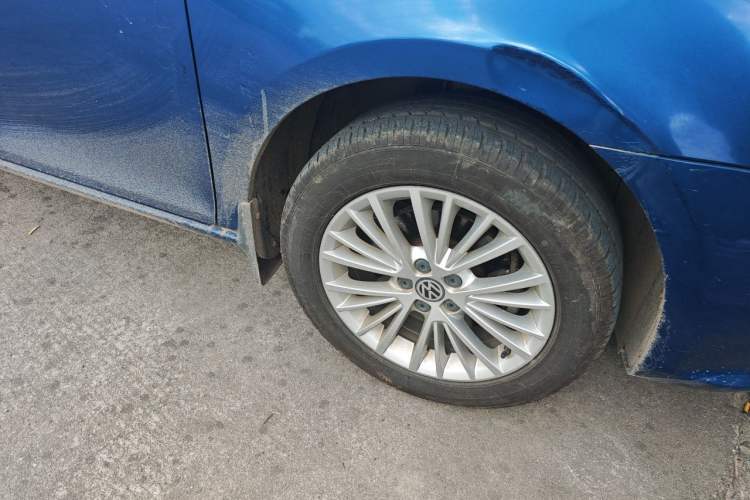 Used Volkswagen Bora 2013 1.4T Automatic Luxury Model Right Front Wheel Hub