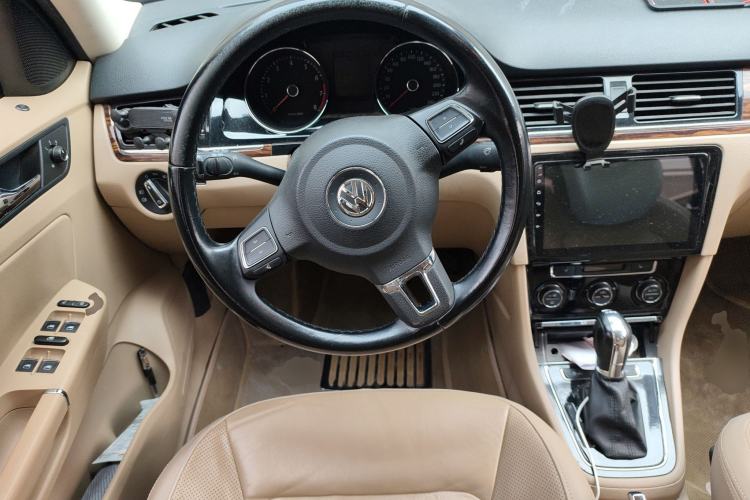 Used Volkswagen Bora 2013 1.6L Automatic Luxury Model Steering Wheel