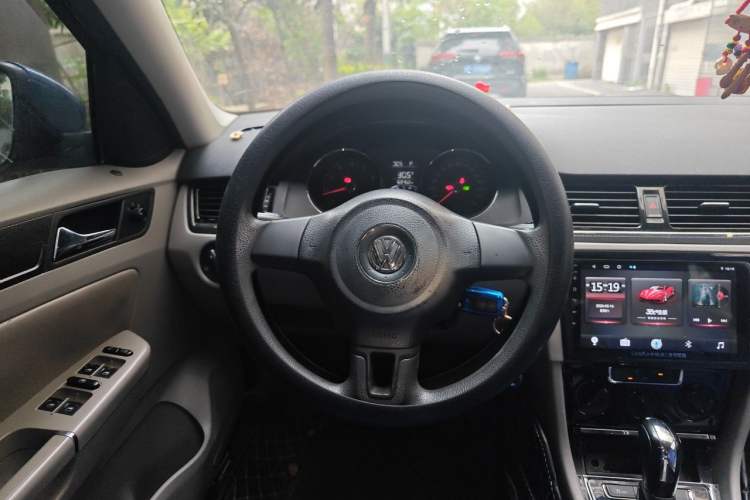 Used Volkswagen Bora 2013 1.6L Automatic Fashion Model Steering Wheel