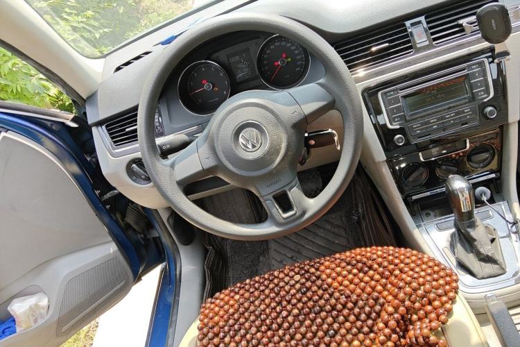 Used Volkswagen Bora 2013 1.6L Automatic Fashion Model Steering Wheel