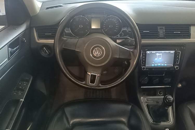 Used Volkswagen Bora 2013 1.6L Manual Comfort Model Steering Wheel