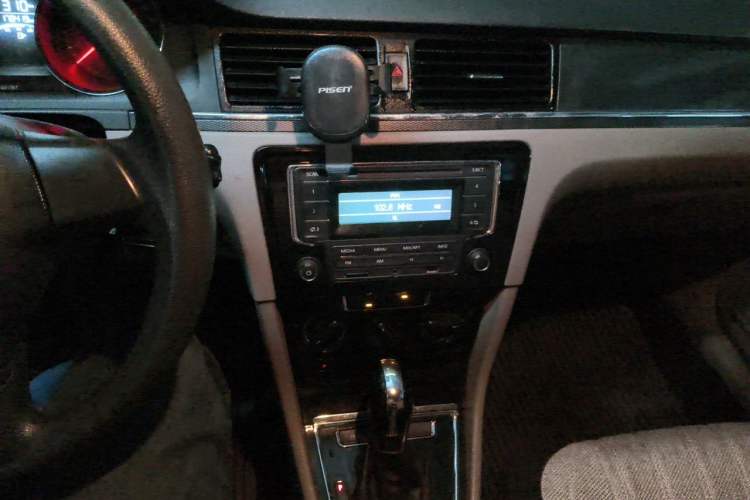 Used Volkswagen Bora 2013 1.6L Automatic Fashion Model Audio And AC Panel