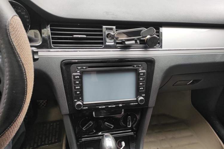 Used Volkswagen Bora 2013 1.6L Automatic Comfort Model Audio And AC Panel