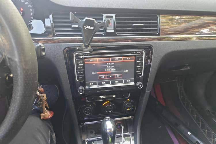 Used Volkswagen Bora 2013 1.4T Automatic Luxury Model Audio And AC Panel