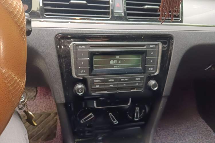 Used Volkswagen Bora 2013 1.6L Manual Comfort Model Audio And AC Panel