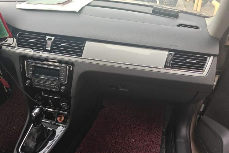 Used Volkswagen Bora 2013 1.6L Automatic Comfort Model Audio And AC Panel