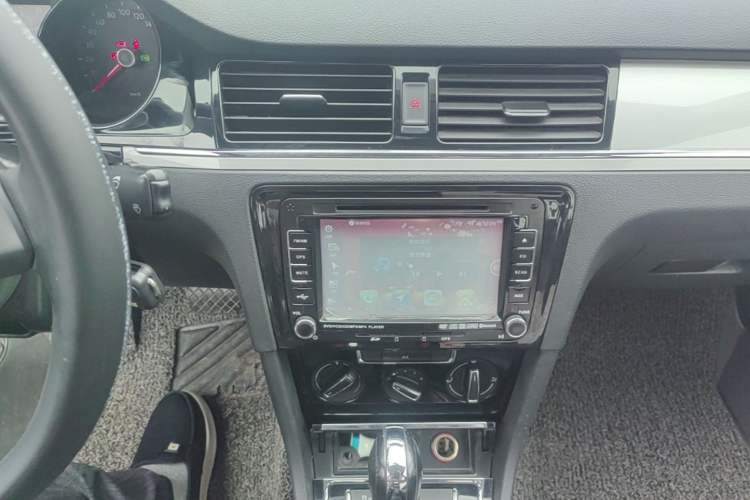 Used Volkswagen Bora 2013 1.6L Automatic Comfort Model Audio And AC Panel