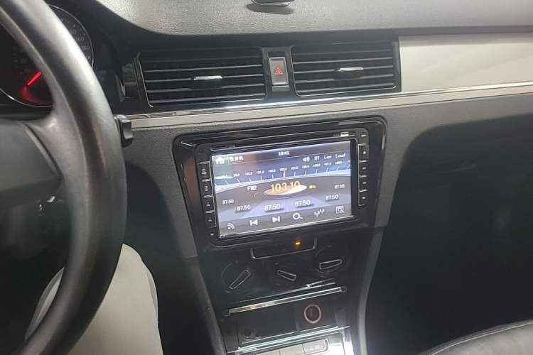Used Volkswagen Bora 2013 1.6L Manual Fashion Edition Audio And AC Panel