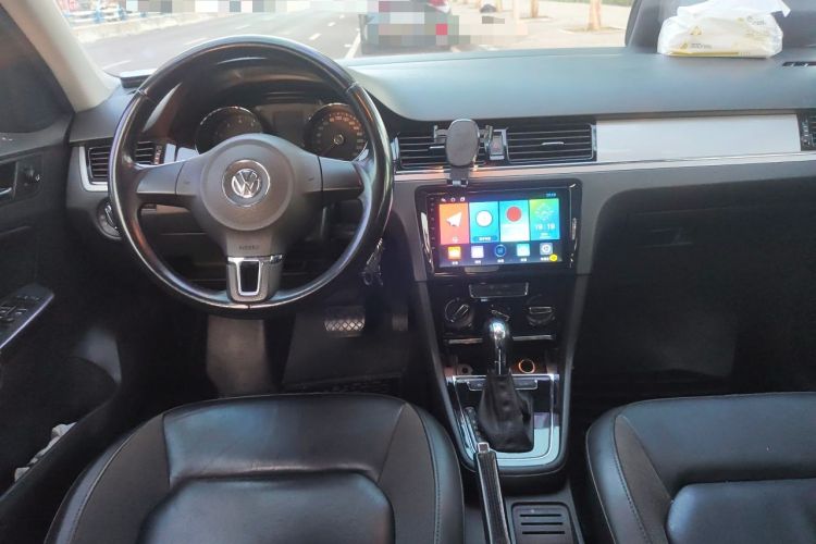 Used Volkswagen Bora 2013 1.6L Automatic Comfort Model Center Console