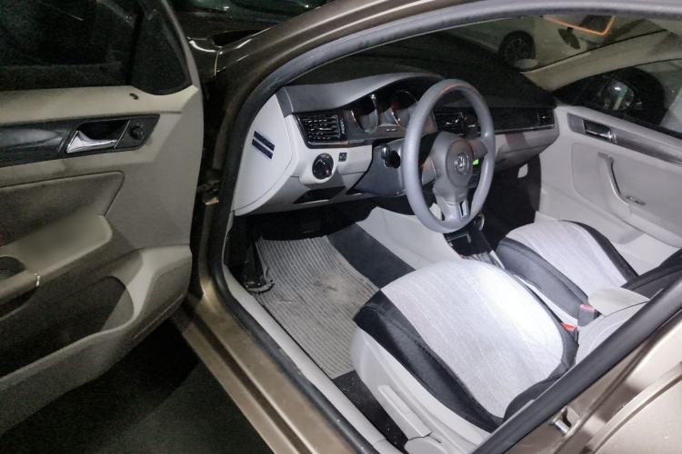 Used Volkswagen Bora 2013 1.6L Automatic Fashion Model Driver Seat
