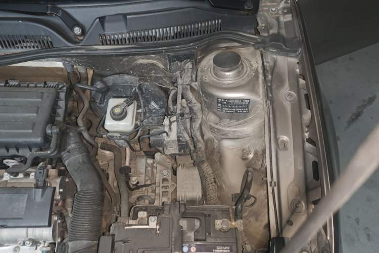 Used Volkswagen Bora 2013 1.6L Automatic Luxury Model Engine Bay Left