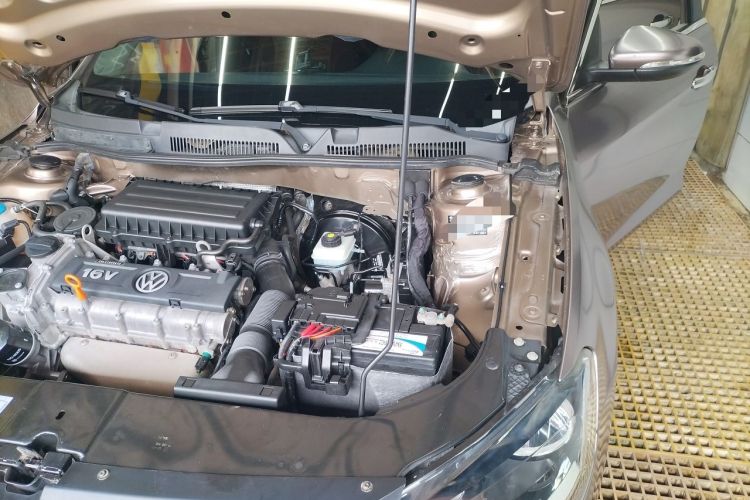 Used Volkswagen Bora 2013 1.6L Automatic Fashion Model Engine Bay Left