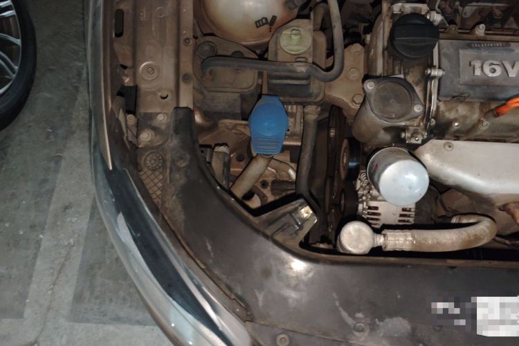Used Volkswagen Bora 2013 1.6L Manual Fashion Edition Engine Bay Right