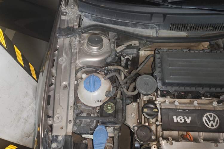 Used Volkswagen Bora 2013 1.6L Automatic Luxury Model Engine Bay Right
