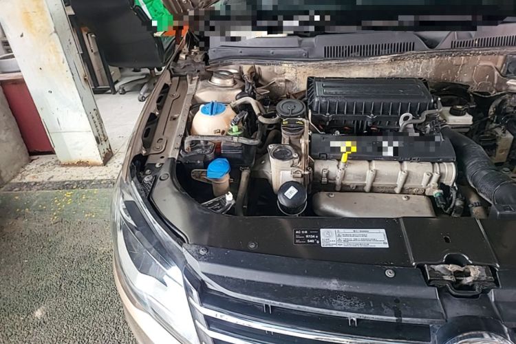 Used Volkswagen Bora 2013 1.6L Manual Fashion Edition Engine Bay Right