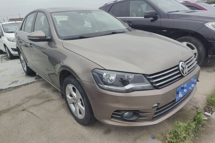 Used Volkswagen Bora 2013 1.6L Automatic Comfort Model Front Right 45 Deg
