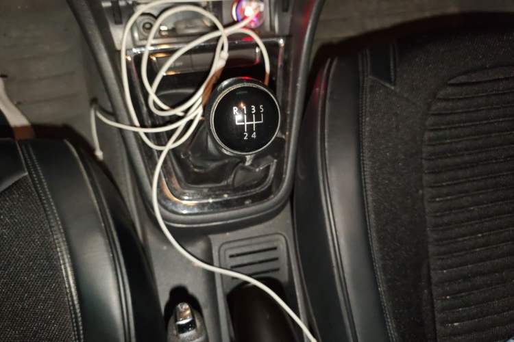 Used Volkswagen Bora 2013 1.6L Manual Fashion Edition Gear Lever