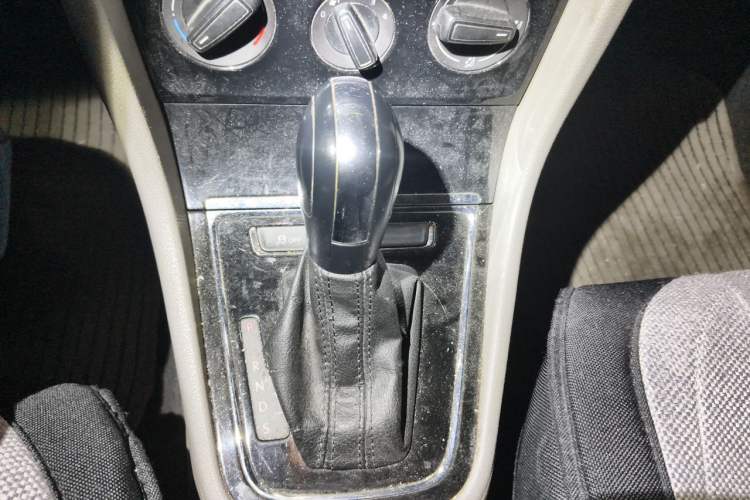Used Volkswagen Bora 2013 1.6L Automatic Fashion Model Gear Lever