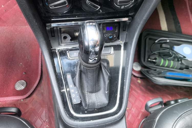 Used Volkswagen Bora 2013 1.4T Automatic Comfort Model Gear Lever