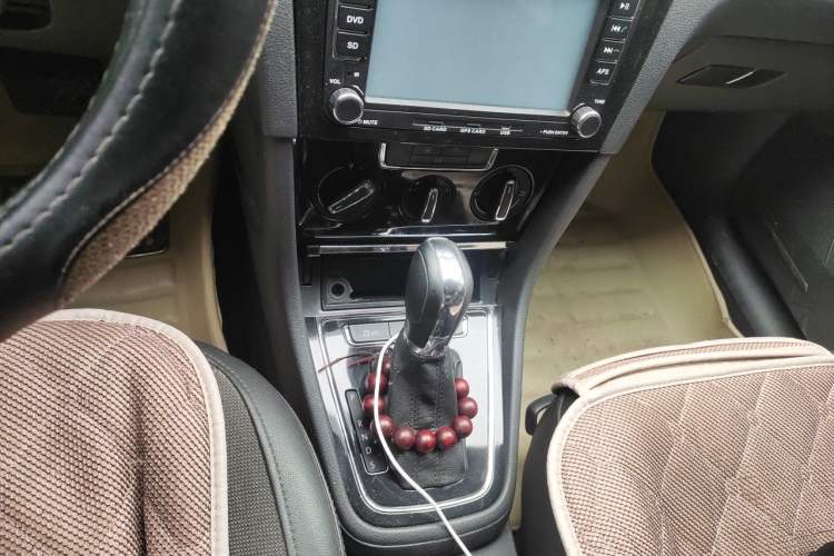 Used Volkswagen Bora 2013 1.6L Automatic Comfort Model Gear Lever