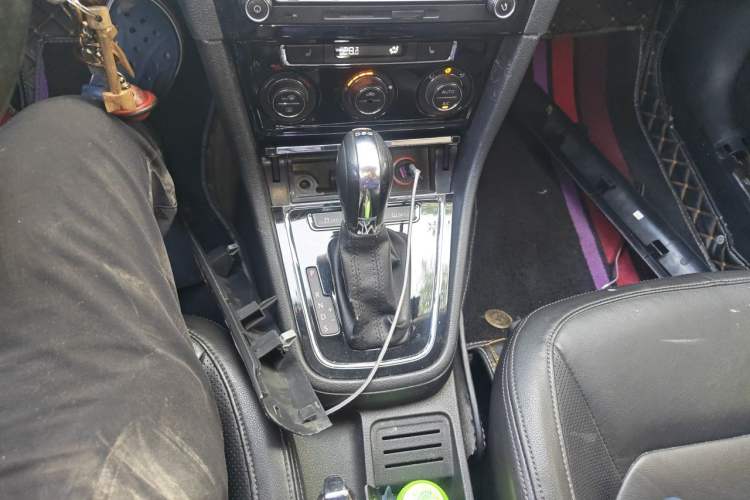 Used Volkswagen Bora 2013 1.4T Automatic Luxury Model Gear Lever