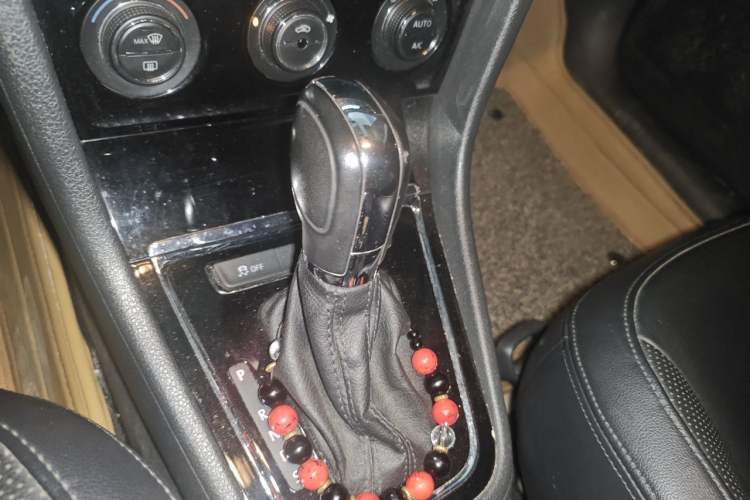 Used Volkswagen Bora 2013 1.6L Automatic Luxury Model Gear Lever