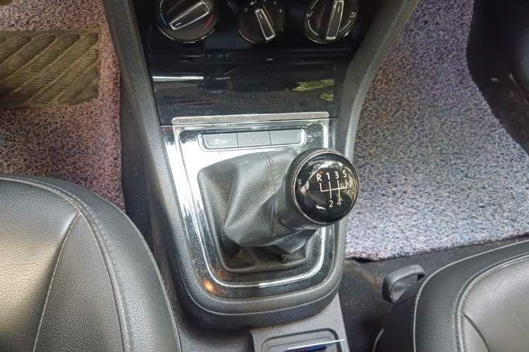 Used Volkswagen Bora 2013 1.6L Manual Comfort Model Gear Lever