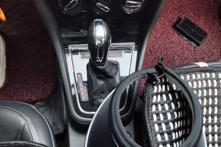Used Volkswagen Bora 2013 1.6L Automatic Comfort Model Gear Lever