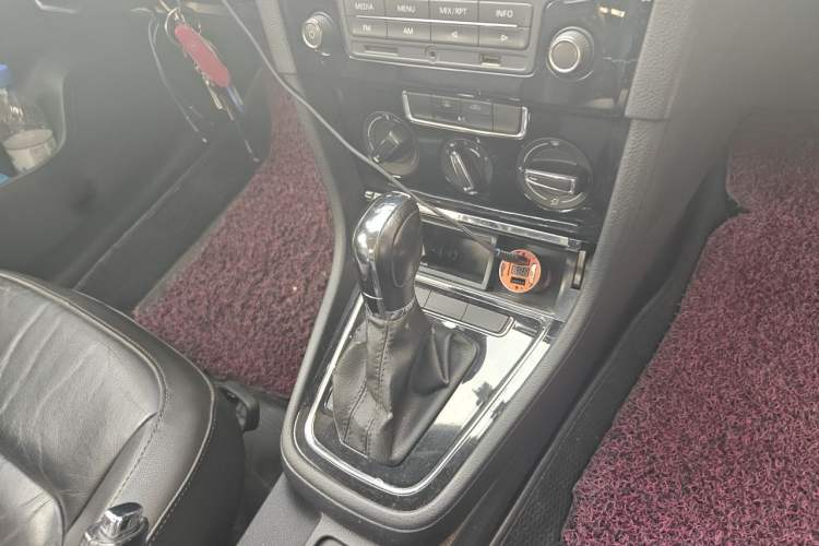 Used Volkswagen Bora 2013 1.6L Automatic Comfort Model Gear Lever