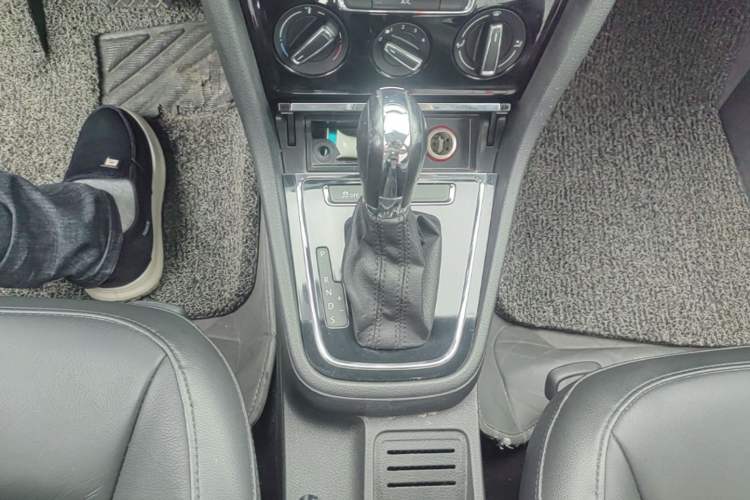 Used Volkswagen Bora 2013 1.6L Automatic Comfort Model Gear Lever