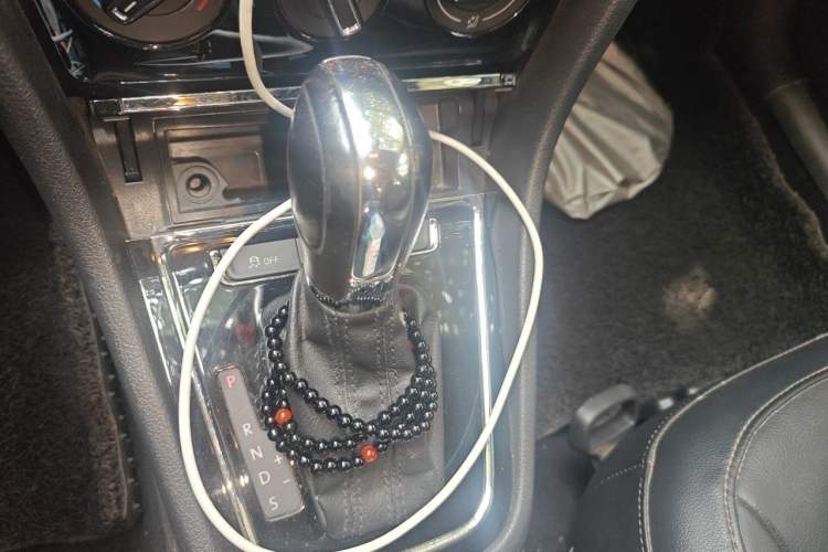 Used Volkswagen Bora 2013 1.6L Automatic Comfort Model Gear Lever