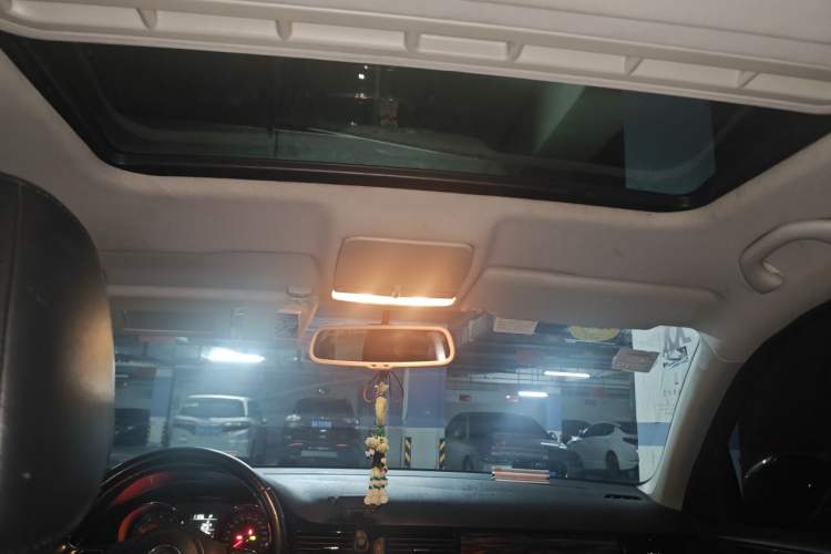 Used Volkswagen Bora 2013 1.6L Automatic Luxury Model Headliner