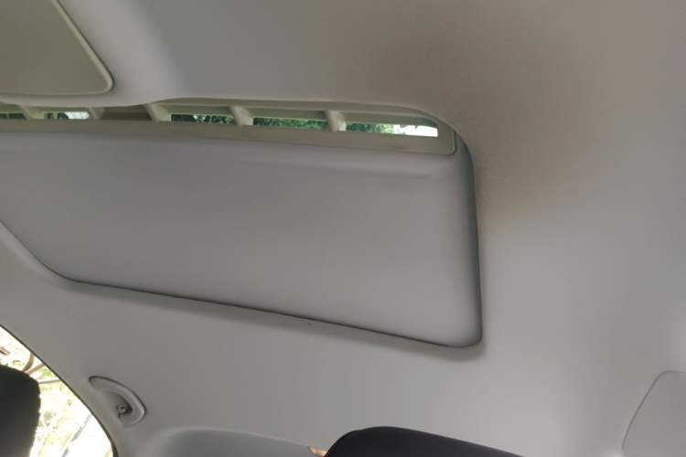 Used Volkswagen Bora 2013 1.6L Manual Comfort Model Headliner