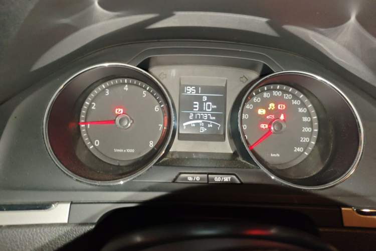 Used Volkswagen Bora 2013 1.6L Manual Fashion Edition Instrument Cluster