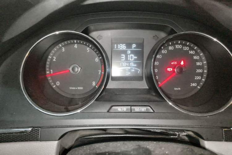Used Volkswagen Bora 2013 1.6L Automatic Fashion Model Instrument Cluster