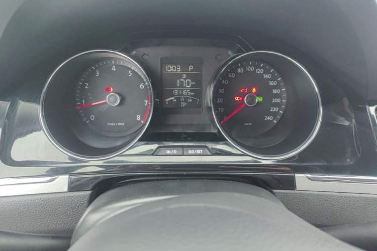 Used Volkswagen Bora 2013 1.6L Automatic Comfort Model Instrument Cluster