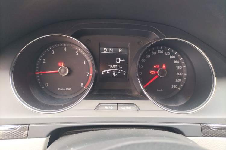 Used Volkswagen Bora 2013 1.6L Automatic Fashion Model Instrument Cluster